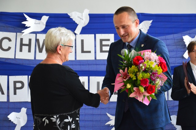 SP Sokołowiec - ŻEGNAJ SZKOŁO – NIECH ŻYJĄ WAKACJE….